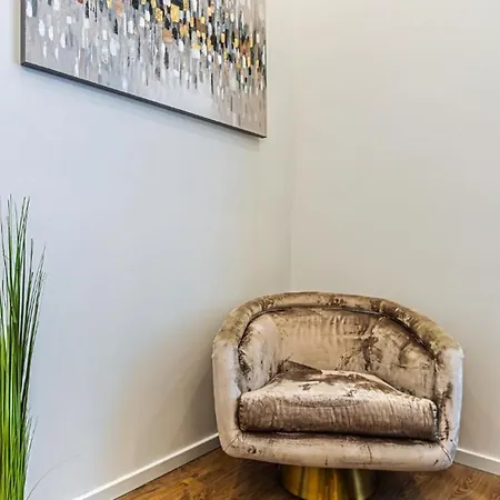 Spacious & Elegant In The Center Апартаменты