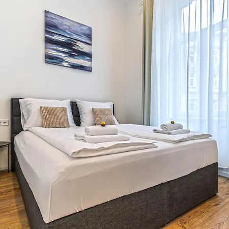 Spacious & Elegant In The Center Апартаменты Будапешт