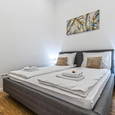 Апартаменты Spacious & Elegant In The Center *